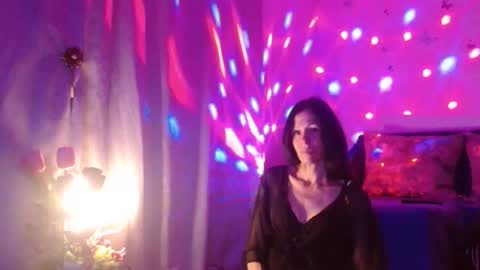 Elisa online show from October 4, 2025, 6:28 pm