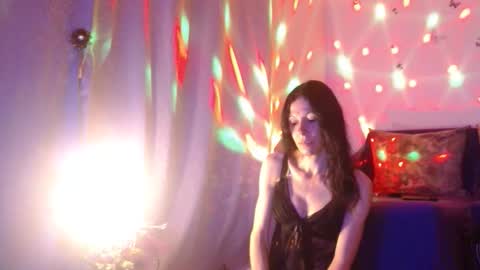 Elisa online show from October 21, 2025, 7:03 pm