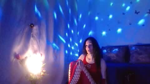 Elisa online show from April 9, 2026, 6:35 pm