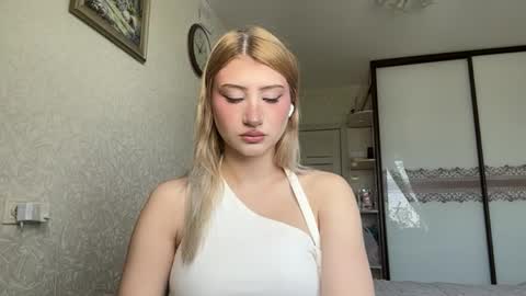 Viktorie online show from June 1, 2026, 2:46 am