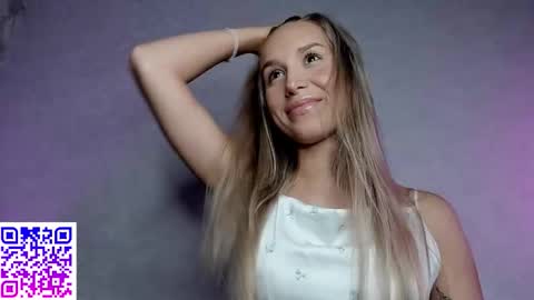 Elysia online show from October 3, 2025, 7:55 pm