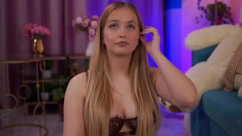 Elyssa online show from January 15, 2026, 7:28 pm