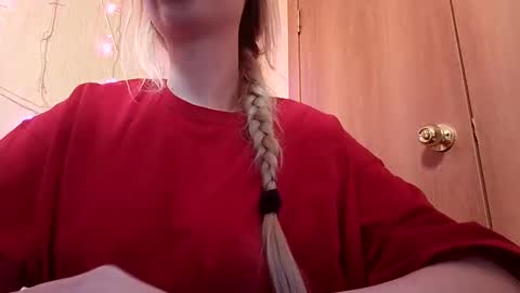 Snapshot of elza_com chatting on December 11, 2024, 8:47 am Elza Kom online show from December 11, 2024, 8:47 am