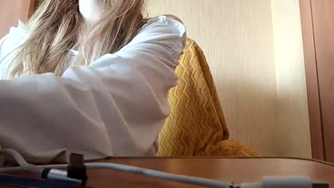 Snapshot of elza_com chatting on September 11, 2025, 4:23 am Elza Kom online show from September 11, 2025, 4:23 am