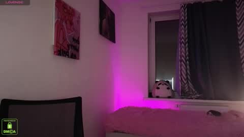 Em1l1a online show from October 16, 2025, 8:21 pm