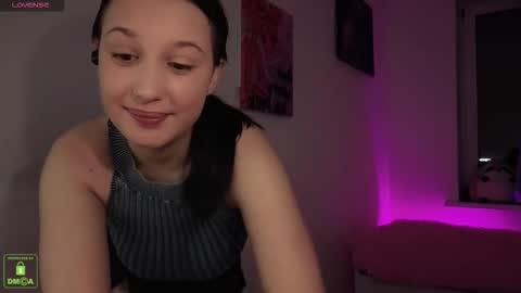 Em1l1a online show from October 17, 2025, 8:11 pm