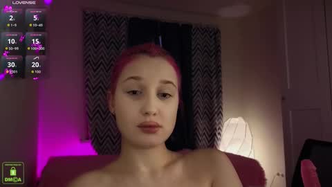 Snapshot of em1l1a chatting on November 10, 2025, 1:54 pm Em1l1a online show from November 10, 2025, 1:54 pm