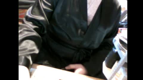 Em online show from April 2, 2026, 9:18 am