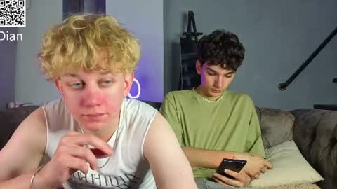 Snapshot of em_chipsi chatting on July 15, 2026, 8:36 pm em_chipsi online show from July 15, 2026, 8:36 pm