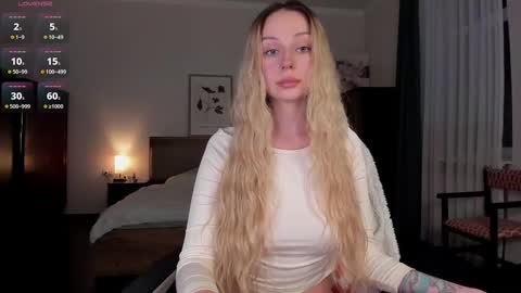 Snapshot of em_emilie chatting on November 6, 2025, 4:41 pm Emilie online show from November 6, 2025, 4:41 pm