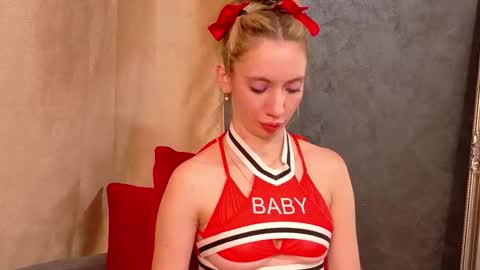 em_milly_ online show from October 29, 2025, 5:42 am