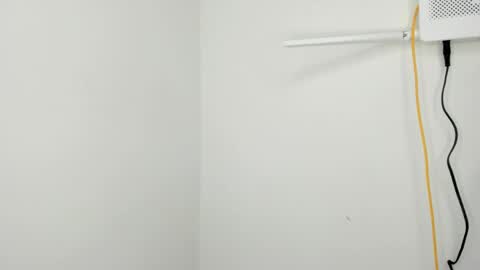 Snapshot of ema_saenz chatting on April 15, 2026, 11:16 pm Ema online show from April 15, 2026, 11:16 pm