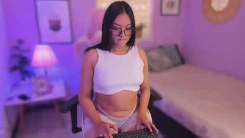 Snapshot of ema_wett chatting on September 25, 2025, 9:29 pm Ema online show from September 25, 2025, 9:29 pm