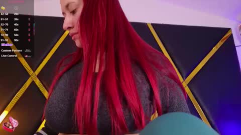 Snapshot of emaacastro chatting on November 11, 2025, 12:05 pm Emma online show from November 11, 2025, 12:05 pm