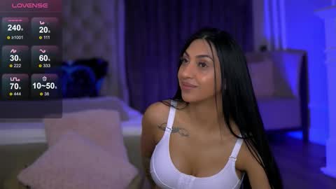 Snapshot of emahallee chatting on September 29, 2025, 3:44 am Ema online show from September 29, 2025, 3:44 am