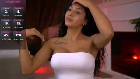 Snapshot of emahallee chatting on October 6, 2025, 2:20 am Ema online show from October 6, 2025, 2:20 am