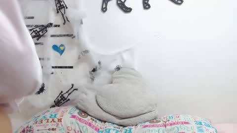 Ema Walker online show from October 26, 2025, 12:44 pm