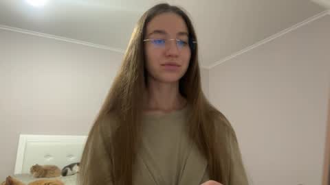 Alina online show from May 19, 2026, 7:42 pm