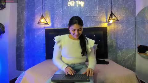 Ember Hodson online show from September 9, 2025, 10:48 am