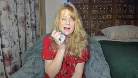 Snapshot of emberpheonixxx chatting on November 7, 2025, 4:12 am Ember Pheonixxx online show from November 7, 2025, 4:12 am