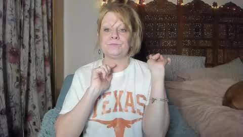 Snapshot of emberpheonixxx chatting on November 9, 2025, 4:55 am Ember Pheonixxx online show from November 9, 2025, 4:55 am