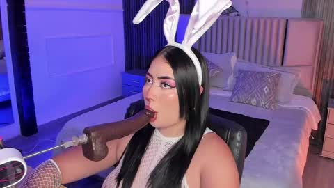 Ember Velvet online show from April 5, 2026, 4:31 am