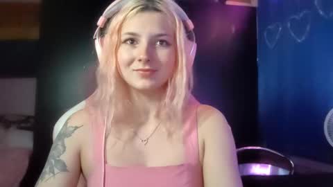 Lina online show from September 9, 2025, 5:34 pm