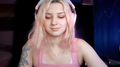 Lina online show from September 13, 2025, 5:35 pm