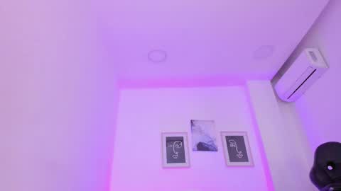 emelie_89 online show from February 17, 2025, 6:15 pm