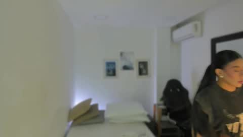 emelie_89 online show from October 23, 2025, 12:15 pm