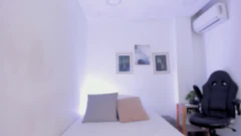 emelie_89 online show from October 27, 2025, 11:58 am