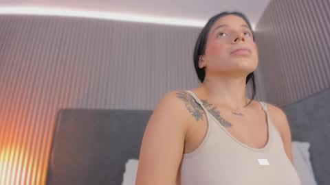 Snapshot of emelie_89 chatting on February 23, 2026, 11:40 am emelie_89 online show from February 23, 2026, 11:40 am