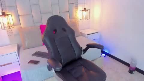 Emily  online show from December 4, 2024, 11:02 pm