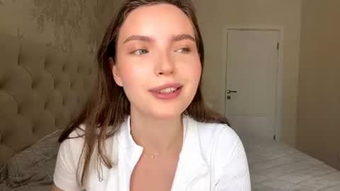 Snapshot of emelinabazydlo chatting on August 6, 2026, 9:00 am Bella online show from August 6, 2026, 9:00 am