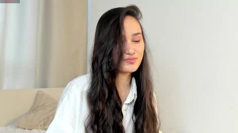 Snapshot of emelinekohles chatting on November 8, 2025, 7:30 am Adel online show from November 8, 2025, 7:30 am