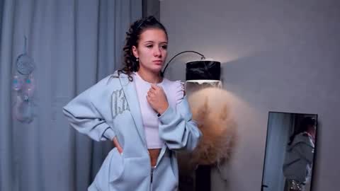 Emma online show from November 4, 2025, 1:05 am