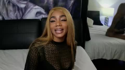 anyelii  online show from November 15, 2025, 4:43 am