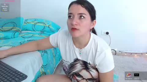 Snapshot of emelyross_ chatting on June 3, 2026, 7:30 pm emely ross online show from June 3, 2026, 7:30 pm