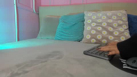 Emy online show from September 19, 2025, 1:34 pm
