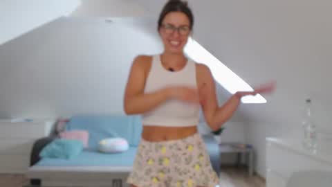 Snapshot of emerald_kittycat chatting on July 1, 2026, 11:34 am just me online show from July 1, 2026, 11:34 am