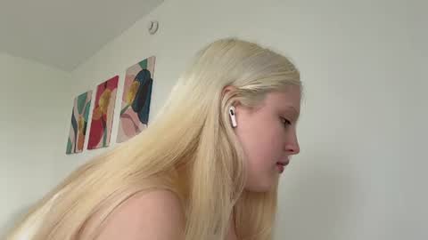 Snapshot of emeraldcotton chatting on June 29, 2026, 12:16 pm Gily online show from June 29, 2026, 12:16 pm