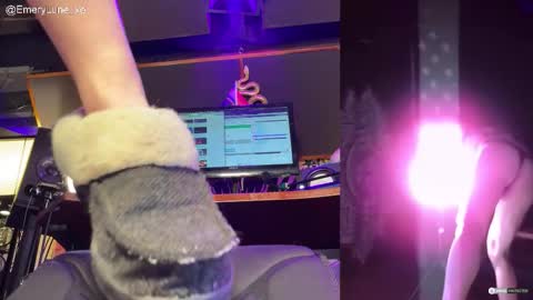 Snapshot of emerylune_xo chatting on October 11, 2025, 4:44 am Emery Lune online show from October 11, 2025, 4:44 am