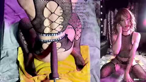 Snapshot of emerylune_xo chatting on November 12, 2025, 5:30 am Emery Lune online show from November 12, 2025, 5:30 am