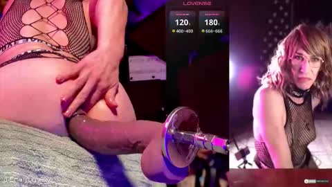 Snapshot of emerylune_xo chatting on November 20, 2025, 4:56 am Emery Lune online show from November 20, 2025, 4:56 am