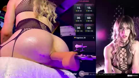 Snapshot of emerylune_xo chatting on December 3, 2025, 5:37 am Emery Lune online show from December 3, 2025, 5:37 am