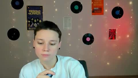 Snapshot of emi_fade chatting on February 2, 2026, 9:30 am emi_fade online show from February 2, 2026, 9:30 am