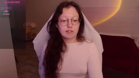 Snapshot of emi_gooflord chatting on September 17, 2025, 8:38 am Emi online show from September 17, 2025, 8:38 am