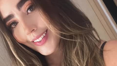 emi_royse online show from February 27, 2025, 9:04 pm