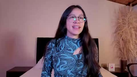 Snapshot of emigomez_ chatting on May 21, 2026, 1:51 pm Emilia Gomez online show from May 21, 2026, 1:51 pm