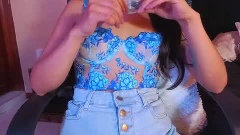 Emilia Gomez online show from July 31, 2026, 3:39 am